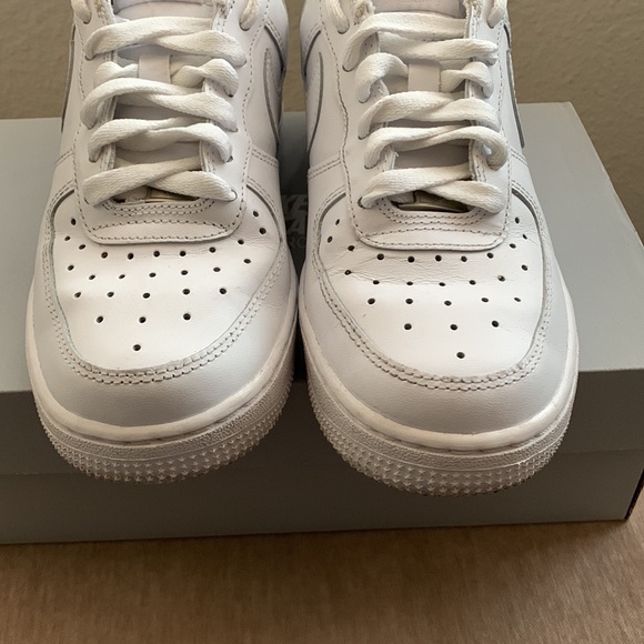 Nike Air Force 1 White Sneakers size 6 - Picture 9 of 10